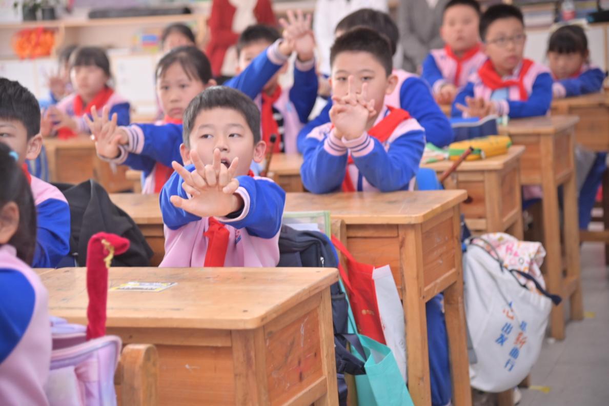 当“生命奥秘+急救知识”走进小学课堂，孩子们直呼“太神奇了”